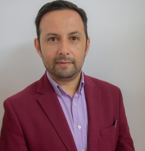 Cristián Muñoz Bravo Biologo Mg (c). Ciencias Microbiológicas 
Analista 
Representante Legal cristian.munoz@biomixlab.cl